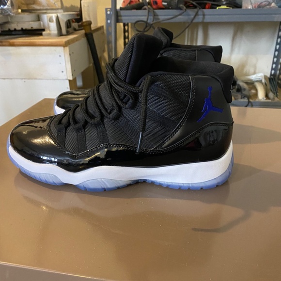 Jordan 11’s  Space Jam retros main image 9